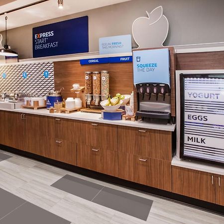 Holiday Inn Express & Suites - Toronto Airport South By Ihg Exteriér fotografie