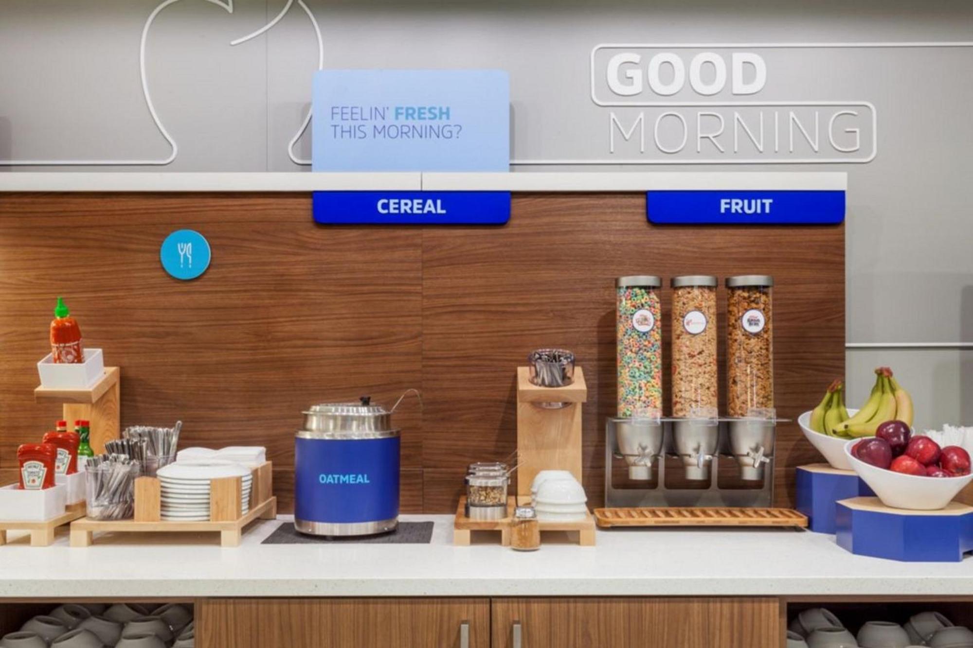 Holiday Inn Express & Suites - Toronto Airport South By Ihg Exteriér fotografie