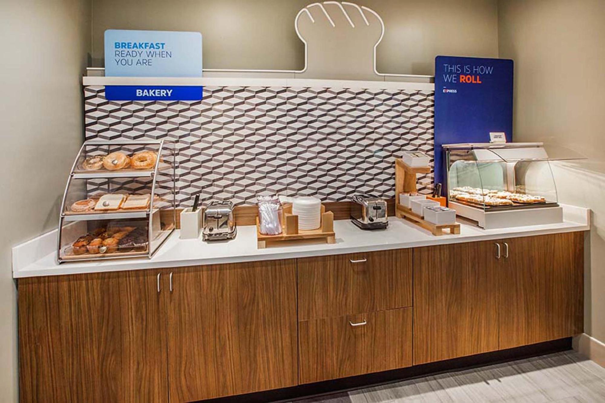 Holiday Inn Express & Suites - Toronto Airport South By Ihg Exteriér fotografie