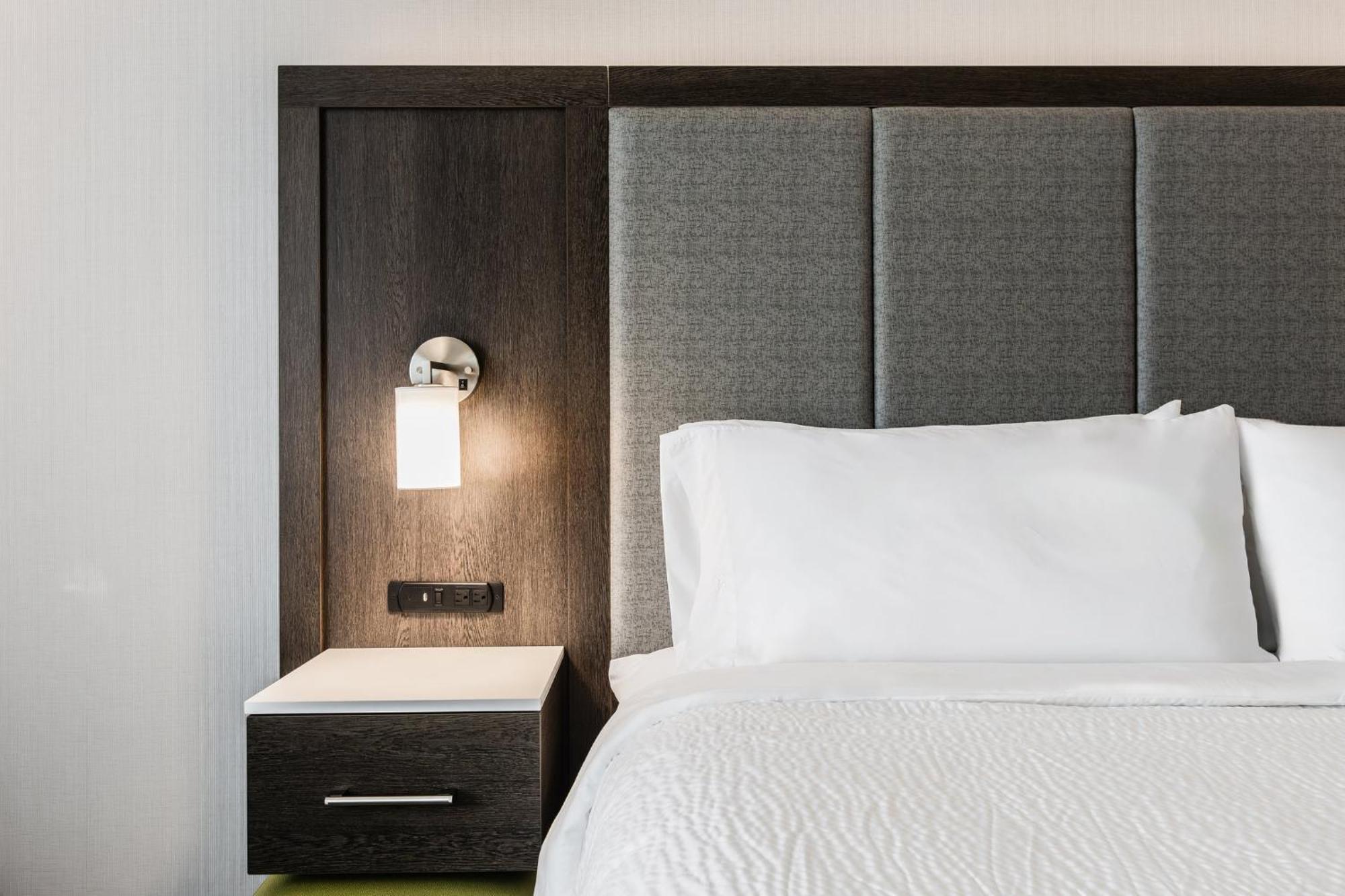 Holiday Inn Express & Suites - Toronto Airport South By Ihg Exteriér fotografie