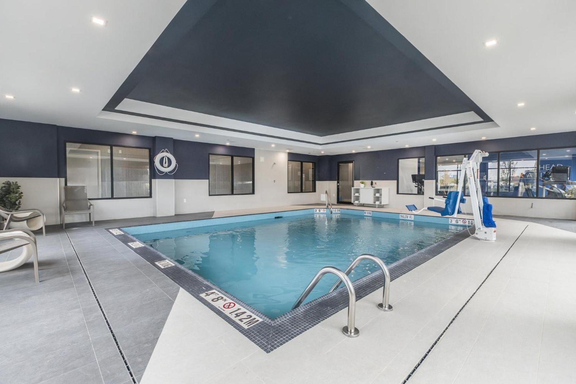 Holiday Inn Express & Suites - Toronto Airport South By Ihg Exteriér fotografie