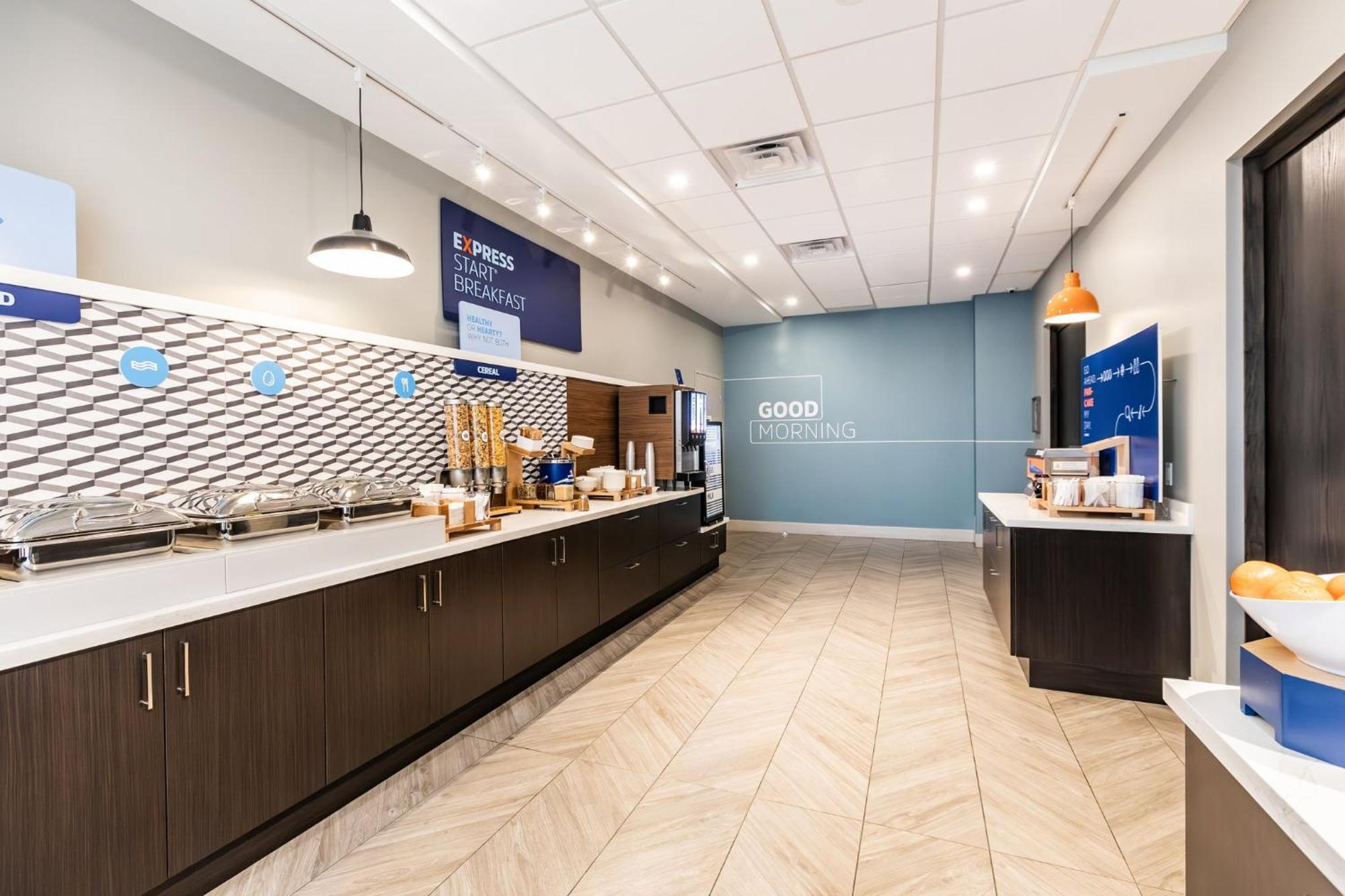 Holiday Inn Express & Suites - Toronto Airport South By Ihg Exteriér fotografie