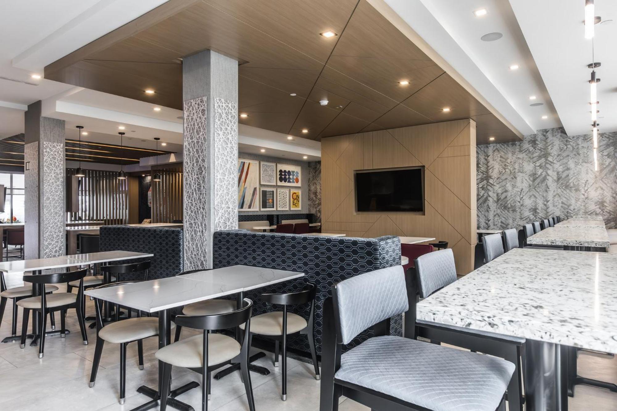 Holiday Inn Express & Suites - Toronto Airport South By Ihg Exteriér fotografie