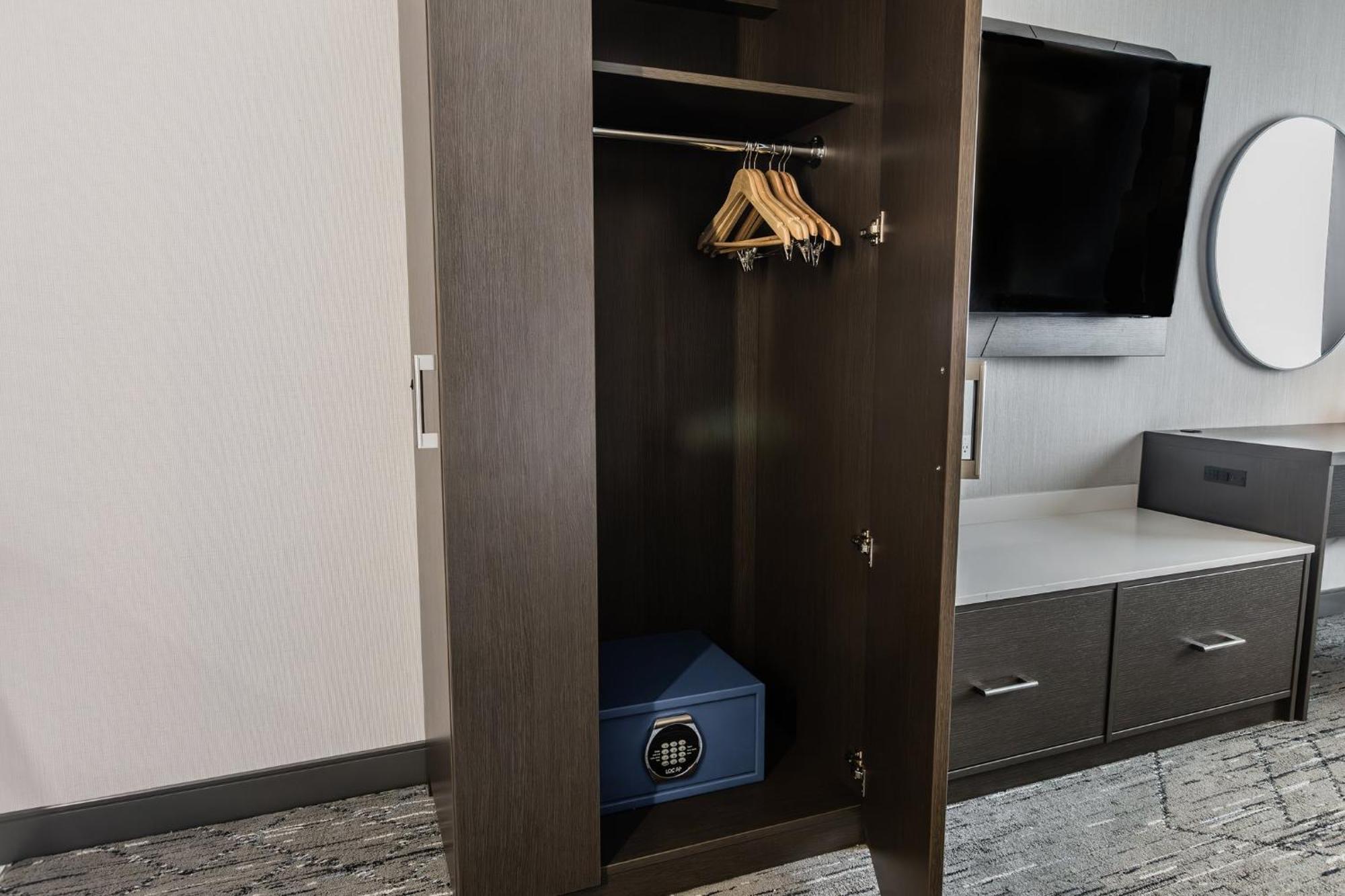Holiday Inn Express & Suites - Toronto Airport South By Ihg Exteriér fotografie
